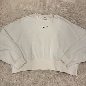 Nike Women's White Crew Neck Sweatshirt
